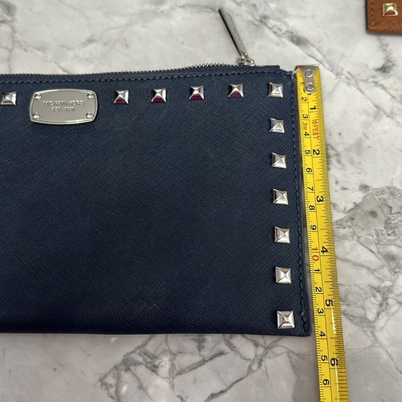 Michael Kors clutch - Picture 10 of 10